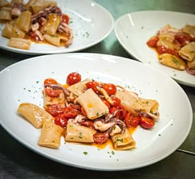 Paccheri pasta with shellfish - Da Gelsomina